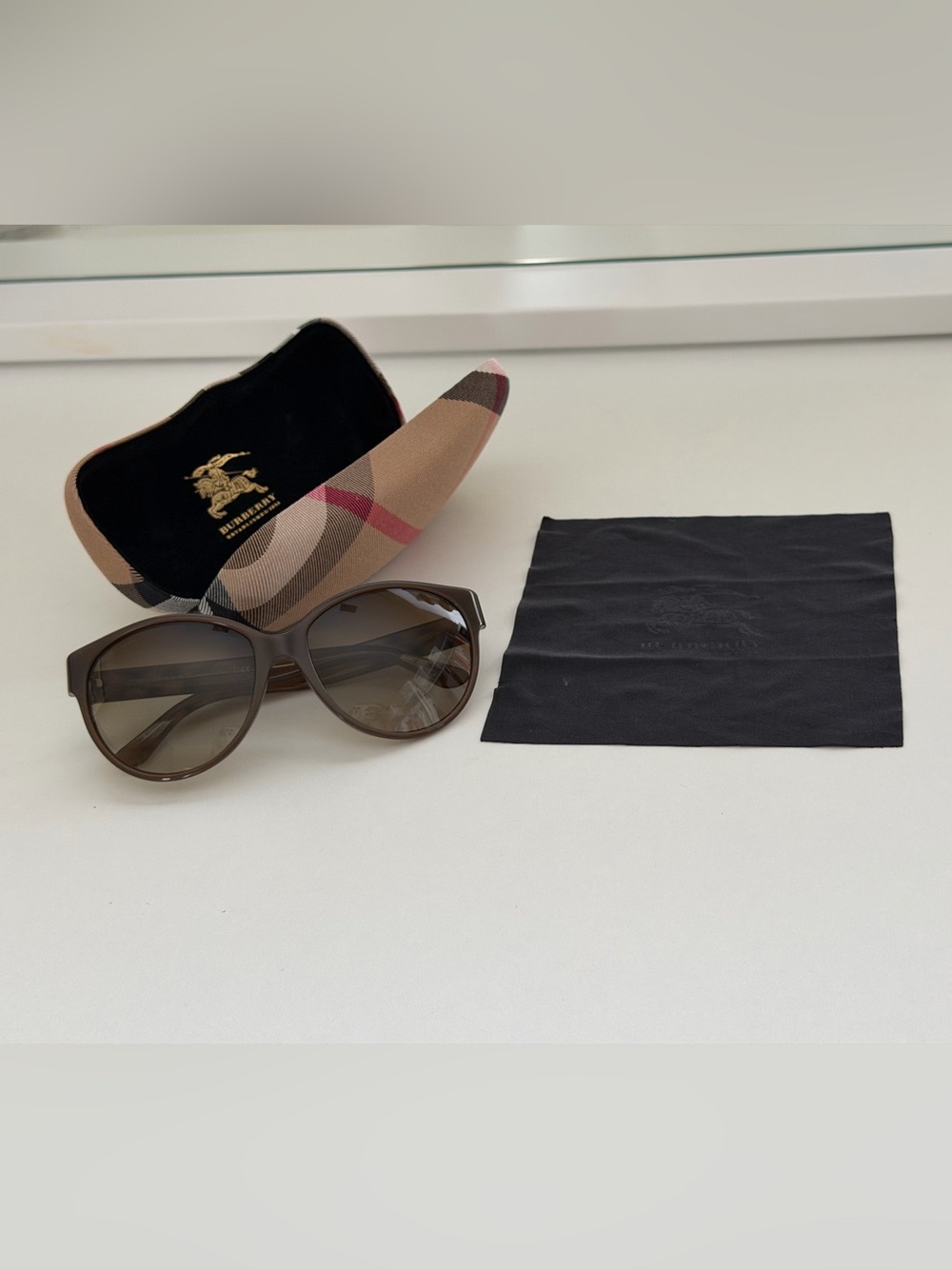Burberry Brown Gradient Cat-Eye Sunglasses with Signature Check Case